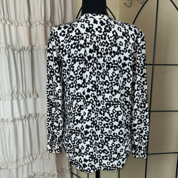 Ann Taylor Loft Black White Floral Henley Shirt Top Petite Small - Picture 2 of 7
